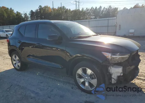 2021 Volvo Xc40 T5 Momentum z USA, uszkodzony, nr VIN YV4162UK6M2561305